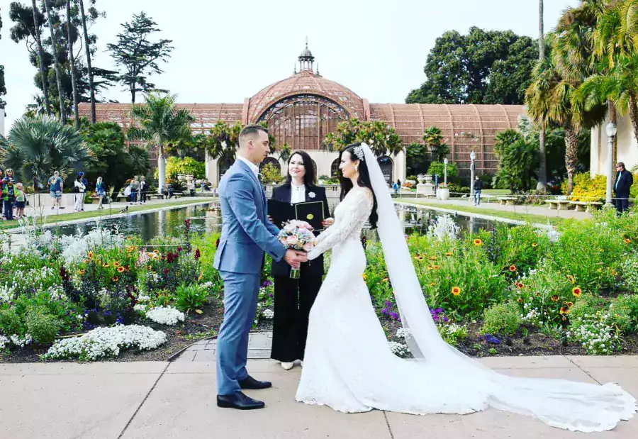 Свадебный Регистратор в Лос-Анджелесе, Калифорния, США / Julia Garcia Wedding Officiant - Организация мероприятий в Лос-Анджелесе