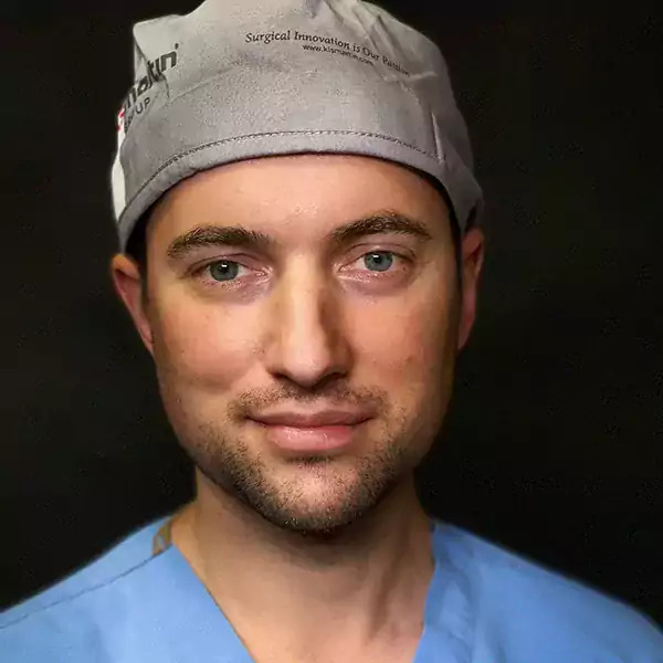 Александр Антипов DDS, Galleria Oral and Maxillofacial Surgery Center - Стоматологи в Сакраменто