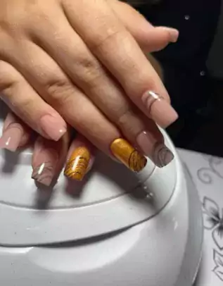 Дипломированный nails мастер с опытом работы в районе Metro West - Маникюрный салон в Орландо