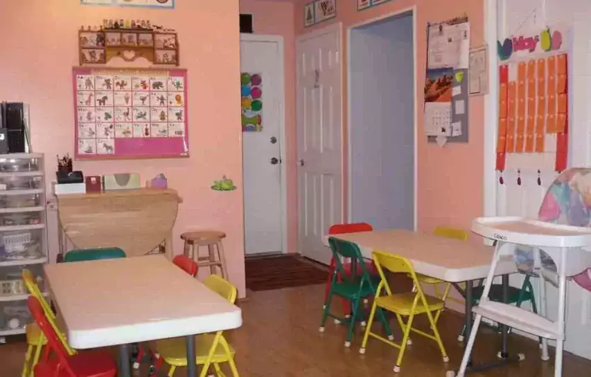 Blushing Bear Daycare - Детские сады в Детройте