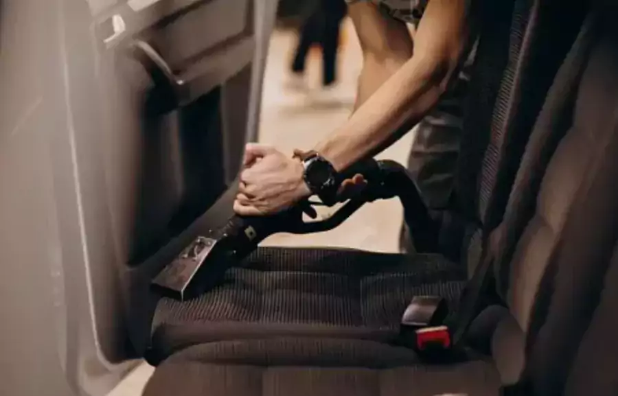 Миша Пуршев/ Клининг салона автомобиля - Уборка / Клининг в Сакраменто