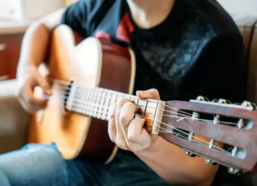 Александр, Уроки Гитары  - Уроки игры на музыкальных инструментах в Денвере