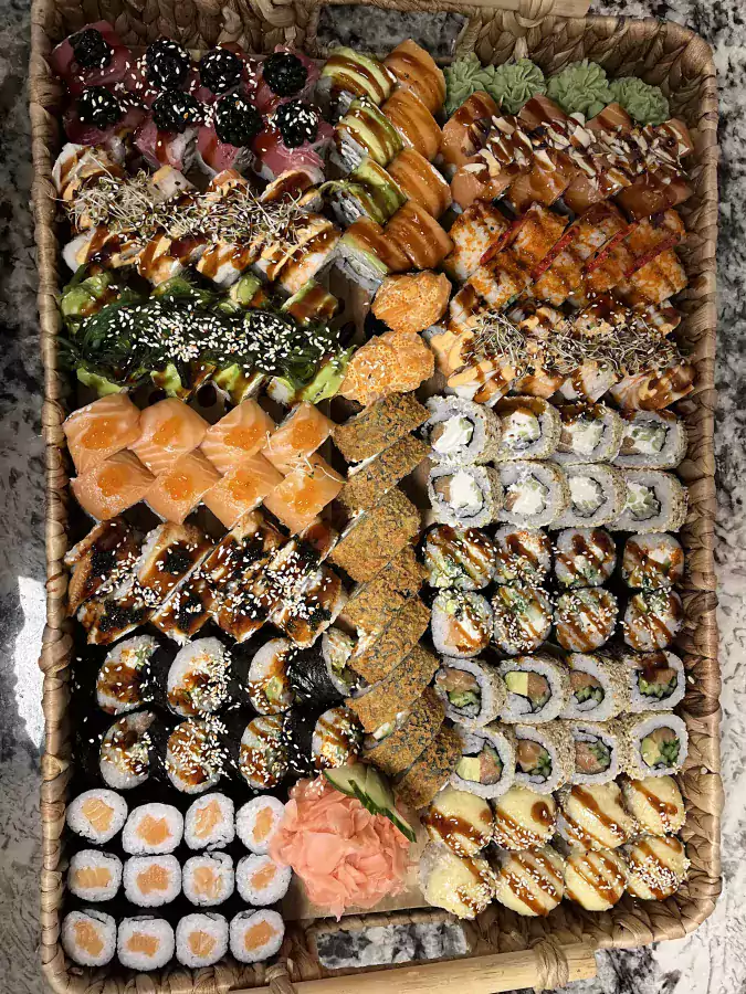 Sushi and roll  - Кафе и рестораны в Сиэтле